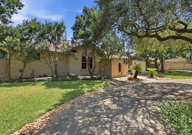 Photo 3 of Single family home for sale at 102 Irongate Rd, San Antonio, TX 78213 | MLS# 2015349 | Listing updated on 2026-09-10
