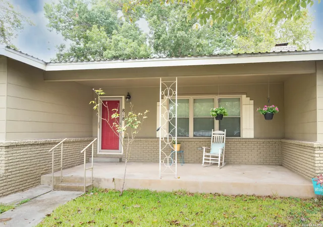 Photo 2 of Single family home for sale at 818 Mary Blvd, New Braunfels, TX 78130 | MLS# 2015351 | Listing updated on 2026-09-22