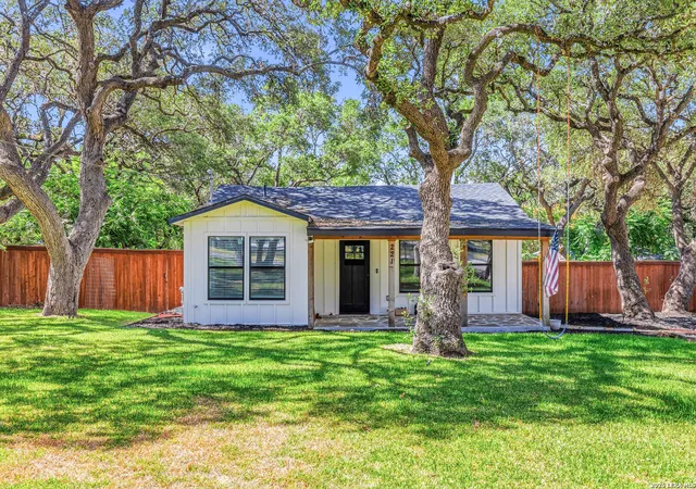 Photo 1 of Single family home for sale at 221 W Highland Dr, Boerne, TX 78006 | MLS# 2015392 | Listing updated on 2026-09-10