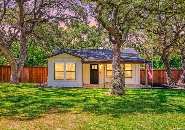 Photo 2 of Single family home for sale at 221 W Highland Dr, Boerne, TX 78006 | MLS# 2015392 | Listing updated on 2026-09-10