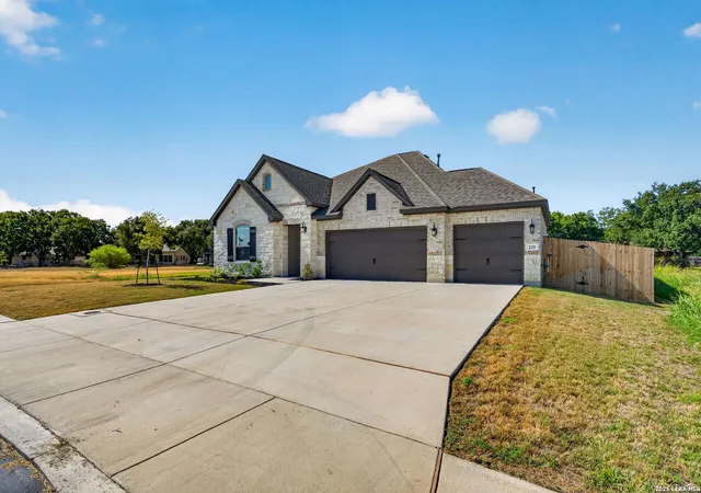 Photo 2 of Single family home for sale at 221 Janice Ave, Castroville, TX 78009 | MLS# 2015456 | Listing updated on 2026-09-10