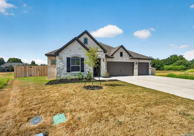 Photo 3 of Single family home for sale at 221 Janice Ave, Castroville, TX 78009 | MLS# 2015456 | Listing updated on 2026-09-10