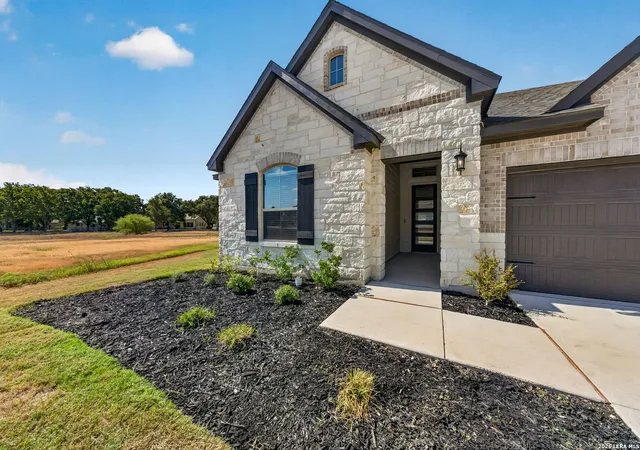 Photo 3 of Single family home for sale at 221 Janice Ave, Castroville, TX 78009 | MLS# 2015456 | Listing updated on 2026-09-20