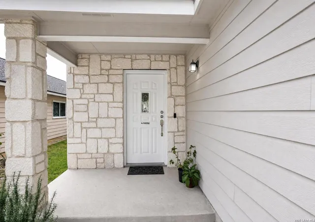 Photo 3 of Single family home for sale at 130 Mallow Grv, San Antonio, TX 78253 | MLS# 2015459 | Listing updated on 2026-09-10