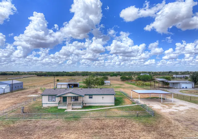 Photo 1 of Single family home for sale at 745 Warncke Rd, La Vernia, TX 78121 | MLS# 2015474 | Listing updated on 2026-09-21