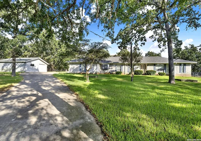 Photo 4 of Single family home for sale at 330 Blackjack Rd, La Vernia, TX 78121 | MLS# 2015475 | Listing updated on 2026-09-21