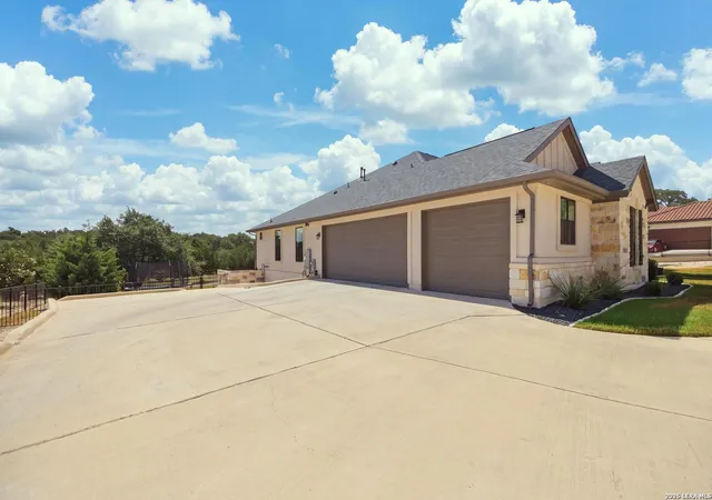 Photo 3 of Single family home for sale at 209 Fly Line Trl, New Braunfels, TX 78132 | MLS# 2015504 | Listing updated on 2026-09-14