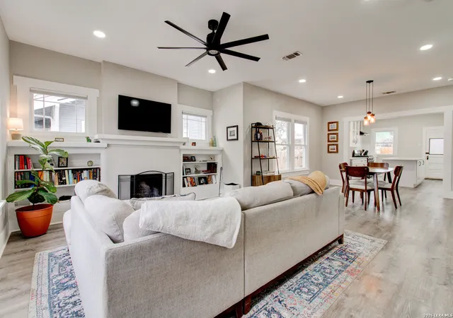 Photo 3 of Single family home for sale at 427 E French Pl, San Antonio, TX 78212 | MLS# 2015511 | Listing updated on 2026-09-21