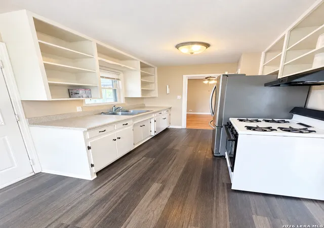 Photo 3 of Single family home for sale at 146 Ewing Pl, San Antonio, TX 78201 | MLS# 2015599 | Listing updated on 2026-09-22