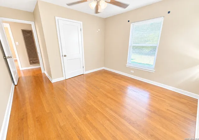 Photo 4 of Single family home for sale at 146 Ewing Pl, San Antonio, TX 78201 | MLS# 2015599 | Listing updated on 2026-09-22