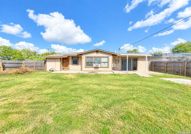 Photo 9 of Single family home for sale at 146 Ewing Pl, San Antonio, TX 78201 | MLS# 2015599 | Listing updated on 2026-09-22