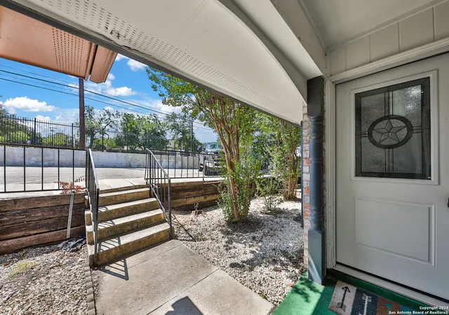 Photo 2 of Single family home for sale at 5333 Callaghan Rd, San Antonio, TX 78228 | MLS# 2015603 | Listing updated on 2026-09-21