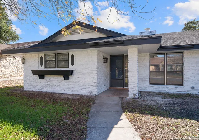 Photo 4 of Single family home for sale at 702 Fawndale, Windcrest, TX 78239 | MLS# 2015607 | Listing updated on 2026-09-21