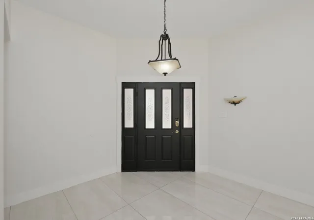 Photo 3 of Single family home for sale at 1147 Quail Holw, Laredo, TX 78045 | MLS# 2015609 | Listing updated on 2026-09-21