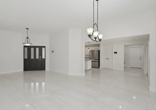 Photo 4 of Single family home for sale at 1147 Quail Holw, Laredo, TX 78045 | MLS# 2015609 | Listing updated on 2026-09-21