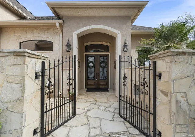 Photo 3 of Single family home for sale at 31039 Keeneland Dr, Boerne, TX 78015 | MLS# 2015612 | Listing updated on 2026-09-21