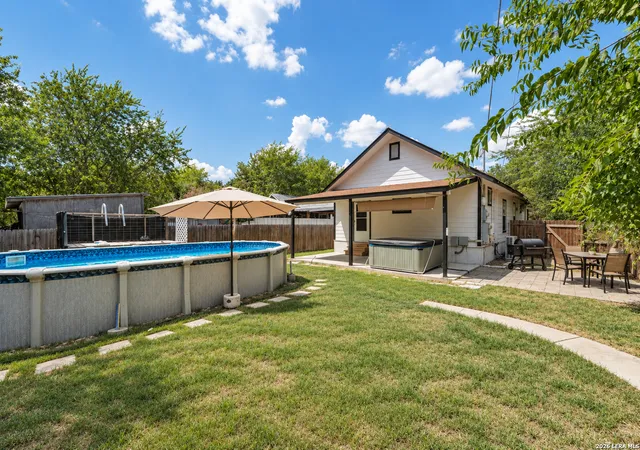 Photo 4 of Single family home for sale at 1026 W Lynwood Ave, San Antonio, TX 78201 | MLS# 2015615 | Listing updated on 2026-09-14