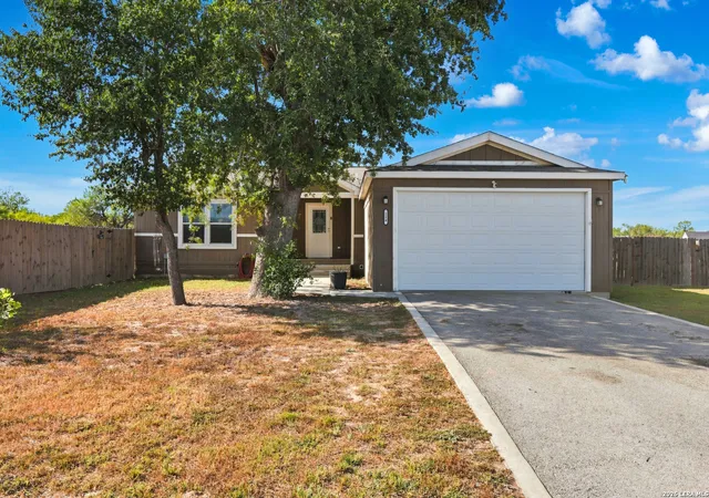 Single family home for sale at 214 Cordell Crk Dr, Seguin, TX 78155 | MLS# 2015619