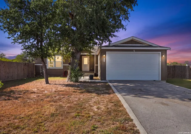 Photo 1 of Single family home for sale at 214 Cordell Crk Dr, Seguin, TX 78155 | MLS# 2015619 | Listing updated on 2026-09-21