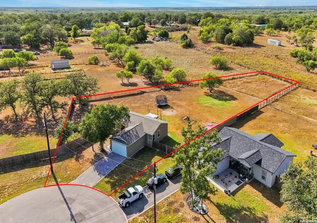 Photo 3 of Single family home for sale at 214 Cordell Crk Dr, Seguin, TX 78155 | MLS# 2015619 | Listing updated on 2026-09-21
