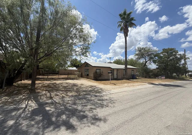 Photo 1 of Single family home for sale at 112 Fernandez, Devine, TX 78016 | MLS# 2015655 | Listing updated on 2026-09-10