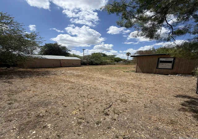Photo 4 of Single family home for sale at 112 Fernandez, Devine, TX 78016 | MLS# 2015655 | Listing updated on 2026-09-10