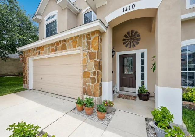 Photo 3 of Single family home for sale at 1410 Osprey Hts, San Antonio, TX 78260 | MLS# 2015702 | Listing updated on 2026-09-23
