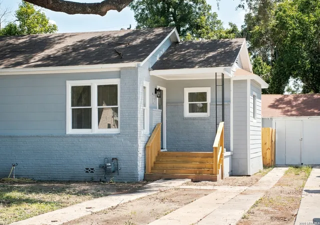 Photo 1 of Single family home for sale at 132 Ross Ave, San Antonio, TX 78225 | MLS# 2015707 | Listing updated on 2026-09-10