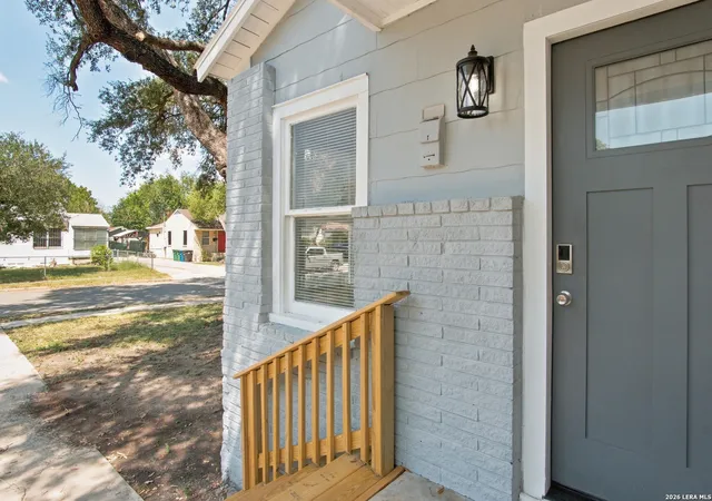 Photo 2 of Single family home for sale at 132 Ross Ave, San Antonio, TX 78225 | MLS# 2015707 | Listing updated on 2026-09-10