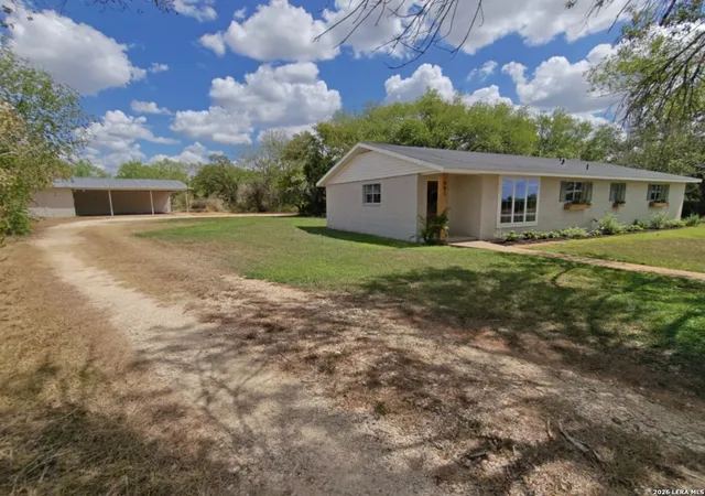 Photo 3 of Single family home for sale at 591 Couser Blvd, Charlotte, TX 78011 | MLS# 2015716 | Listing updated on 2026-09-10