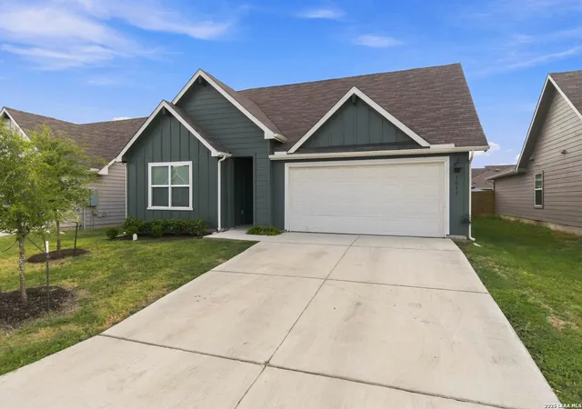 Photo 1 of Single family home for sale at 1017 Norway Dr, Seguin, TX 78155 | MLS# 2015732 | Listing updated on 2026-09-21