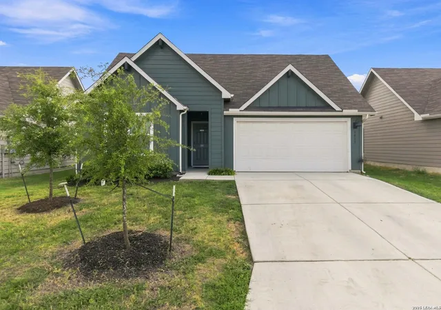 Photo 2 of Single family home for sale at 1017 Norway Dr, Seguin, TX 78155 | MLS# 2015732 | Listing updated on 2026-09-21