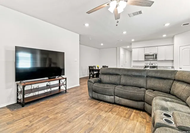 Photo 4 of Single family home for sale at 1017 Norway Dr, Seguin, TX 78155 | MLS# 2015732 | Listing updated on 2026-09-21
