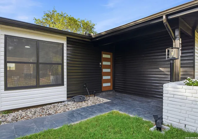 Photo 3 of Single family home for sale at 831 Highgate Rd, Universal City, TX 78148 | MLS# 2015756 | Listing updated on 2026-09-22