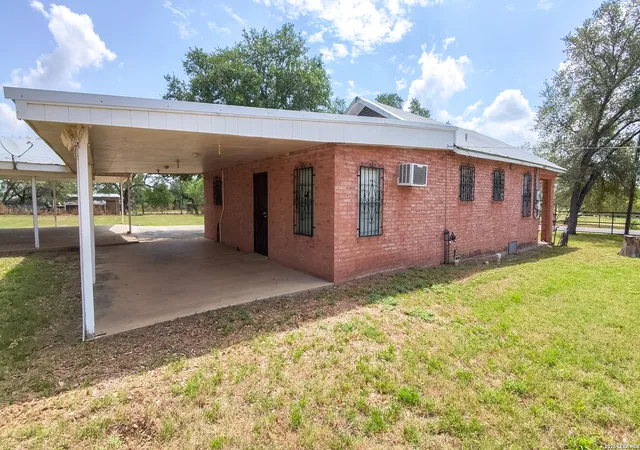 Photo 4 of Single family home for sale at 11635 Briggs Rd, Atascosa, TX 78002 | MLS# 2015757 | Listing updated on 2026-09-11