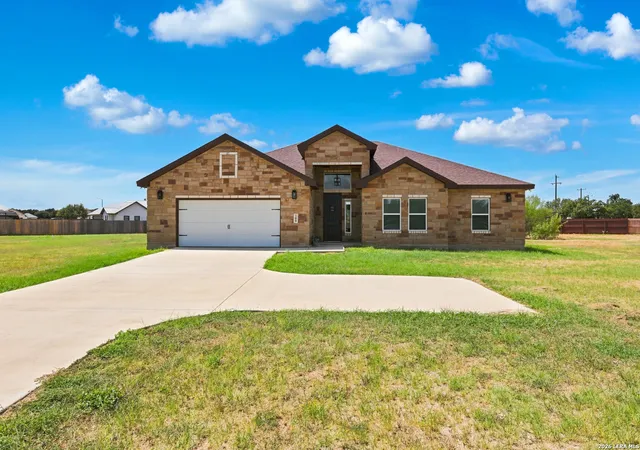 Photo 1 of Single family home for sale at 100 W Short Meadow Dr, Lytle, TX 78052 | MLS# 2015781 | Listing updated on 2026-09-18