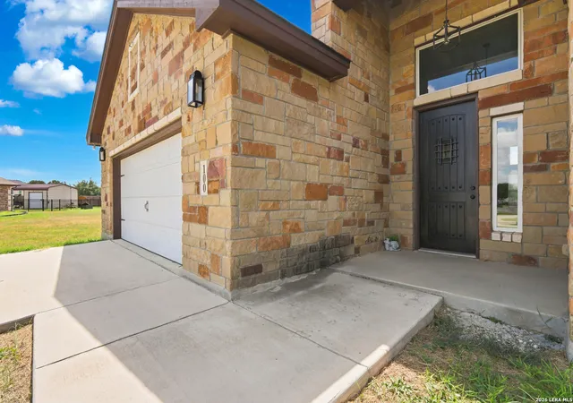 Photo 3 of Single family home for sale at 100 W Short Meadow Dr, Lytle, TX 78052 | MLS# 2015781 | Listing updated on 2026-09-18