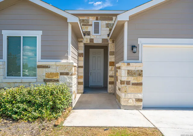 Single family home for sale at 632 Candace Ct, Seguin, TX 78155 | MLS# 2015783 | Listing updated on 2026-09-11