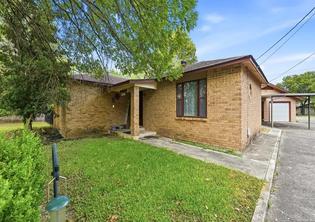 Photo 3 of Single family home for sale at 2246 Gruene Rd, New Braunfels, TX 78130 | MLS# 2015846 | Listing updated on 2026-09-16