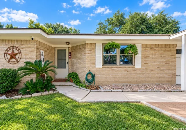 Photo 1 of Single family home for sale at 304 Sunflower, Marion, TX 78124 | MLS# 2015851 | Listing updated on 2026-09-12