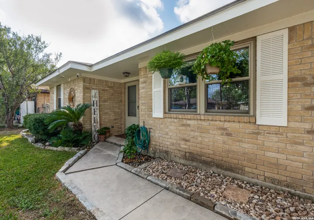 Photo 4 of Single family home for sale at 304 Sunflower, Marion, TX 78124 | MLS# 2015851 | Listing updated on 2026-09-12