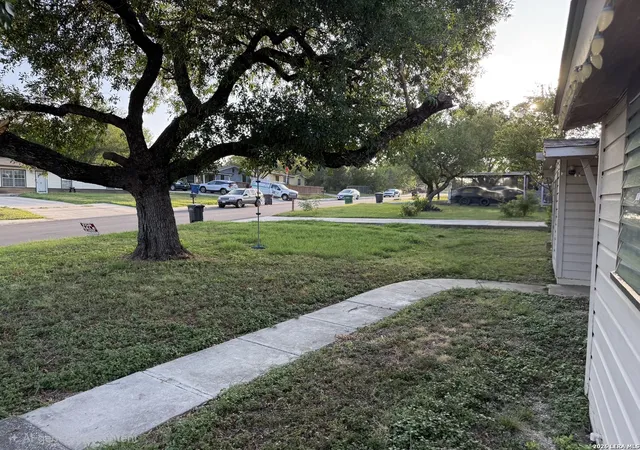 Photo 3 of Single family home for sale at 418 Rasa Dr, San Antonio, TX 78227 | MLS# 2015855 | Listing updated on 2026-09-11