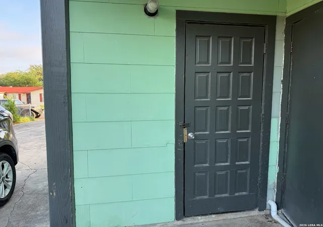 Photo 3 of Single family home for sale at 418 Rasa Dr, San Antonio, TX 78227 | MLS# 2015855 | Listing updated on 2026-09-11