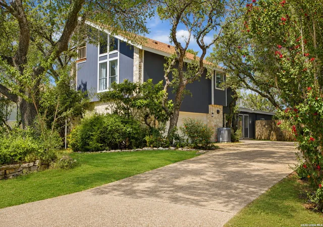Photo 2 of Single family home for sale at 1739 Royal Crescent, San Antonio, TX 78231 | MLS# 2015922 | Listing updated on 2026-09-22