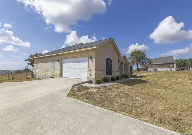 Photo 4 of Sale Pending at 708 Lake Valley Dr, La Vernia, TX 78121 | MLS# 2015929 | Listing updated on 2026-09-24