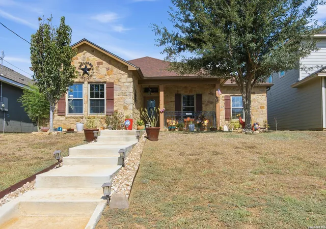 Photo 1 of Single family home for sale at 744 Crestview, Floresville, TX 78114 | MLS# 2015974 | Listing updated on 2026-09-29
