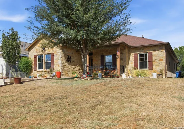 Photo 2 of Single family home for sale at 744 Crestview, Floresville, TX 78114 | MLS# 2015974 | Listing updated on 2026-09-29