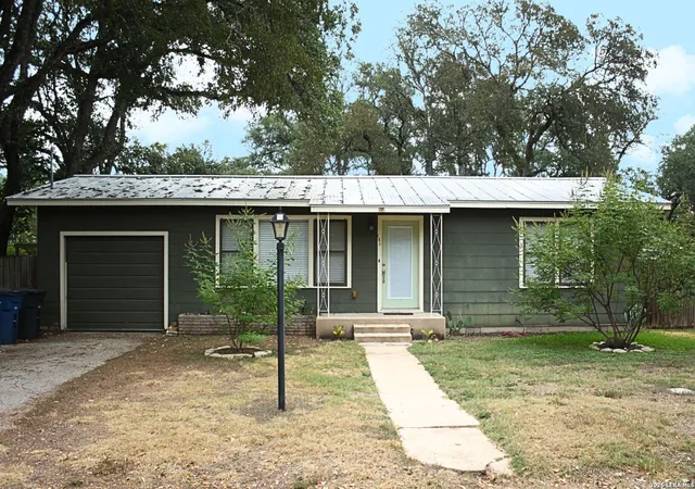 Photo 1 of Single family home for sale at 182 Woodland Ave, New Braunfels, TX 78130 | MLS# 2016001 | Listing updated on 2026-09-22