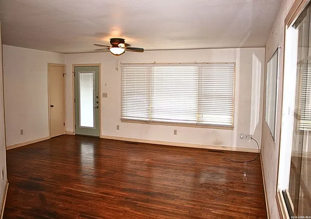 Photo 2 of Single family home for sale at 182 Woodland Ave, New Braunfels, TX 78130 | MLS# 2016001 | Listing updated on 2026-09-22