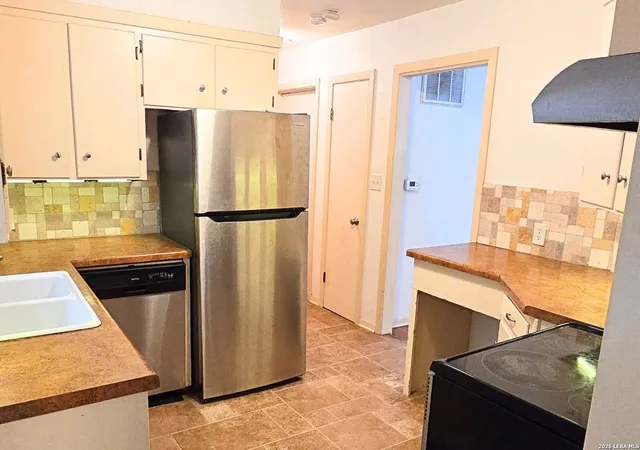 Photo 4 of Single family home for sale at 182 Woodland Ave, New Braunfels, TX 78130 | MLS# 2016001 | Listing updated on 2026-09-22